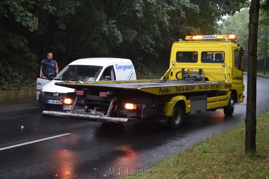 VU Frontal Koeln Hoehenhaus Berlinerstr vor Leuchterstr P30.JPG - Miklos Laubert